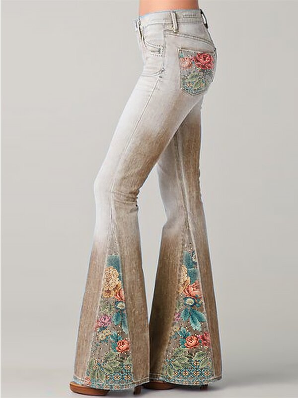 Heidi – Ausgestellte Jeans mit Farbverlauf und Blumenmuster