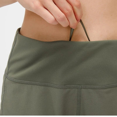 Grace – Sportliche Damen-Shorts mit Rückentasche