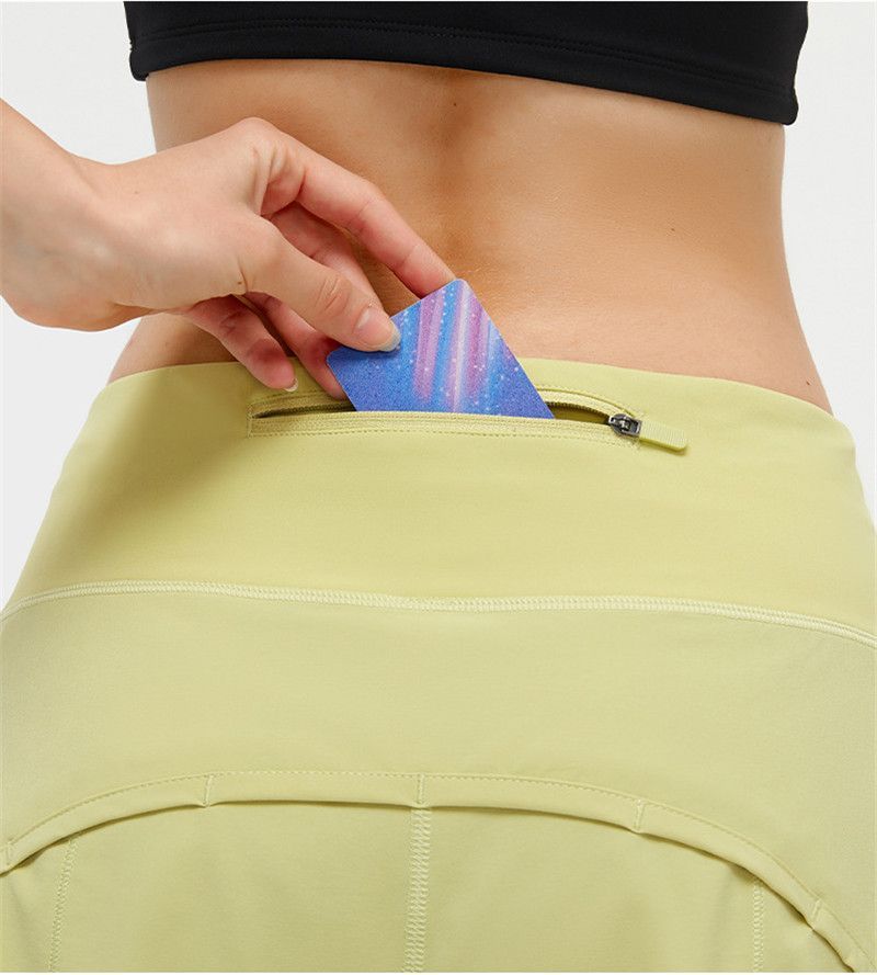 Grace – Sportliche Damen-Shorts mit Rückentasche