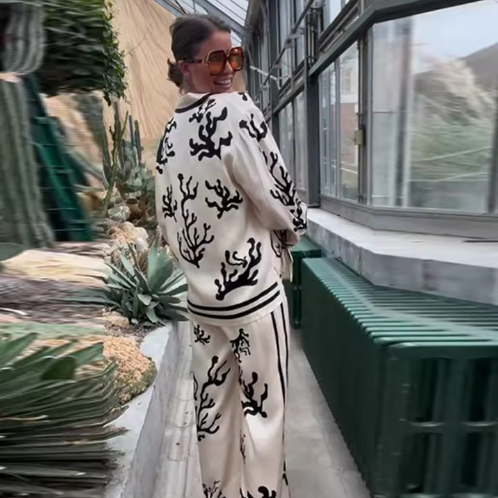 Elegantes Zweiteiler-Set mit abstraktem Print – Velorina