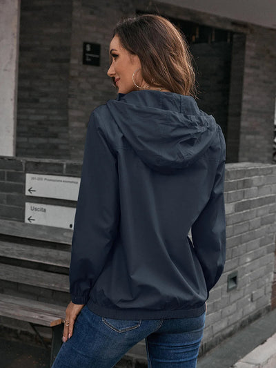 Outdoor-Regenjacke mit Kapuze für Frauen