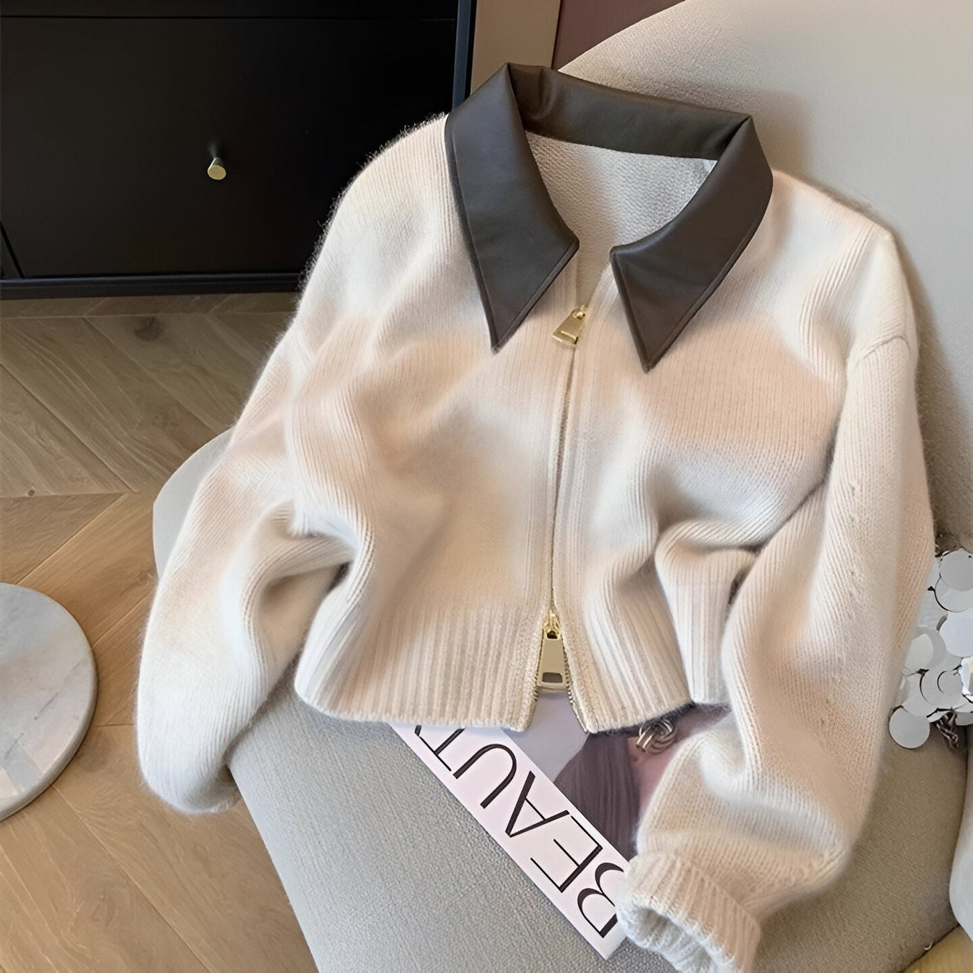 Elvira | Trendiger Strickpullover mit geteilter Lederkragen