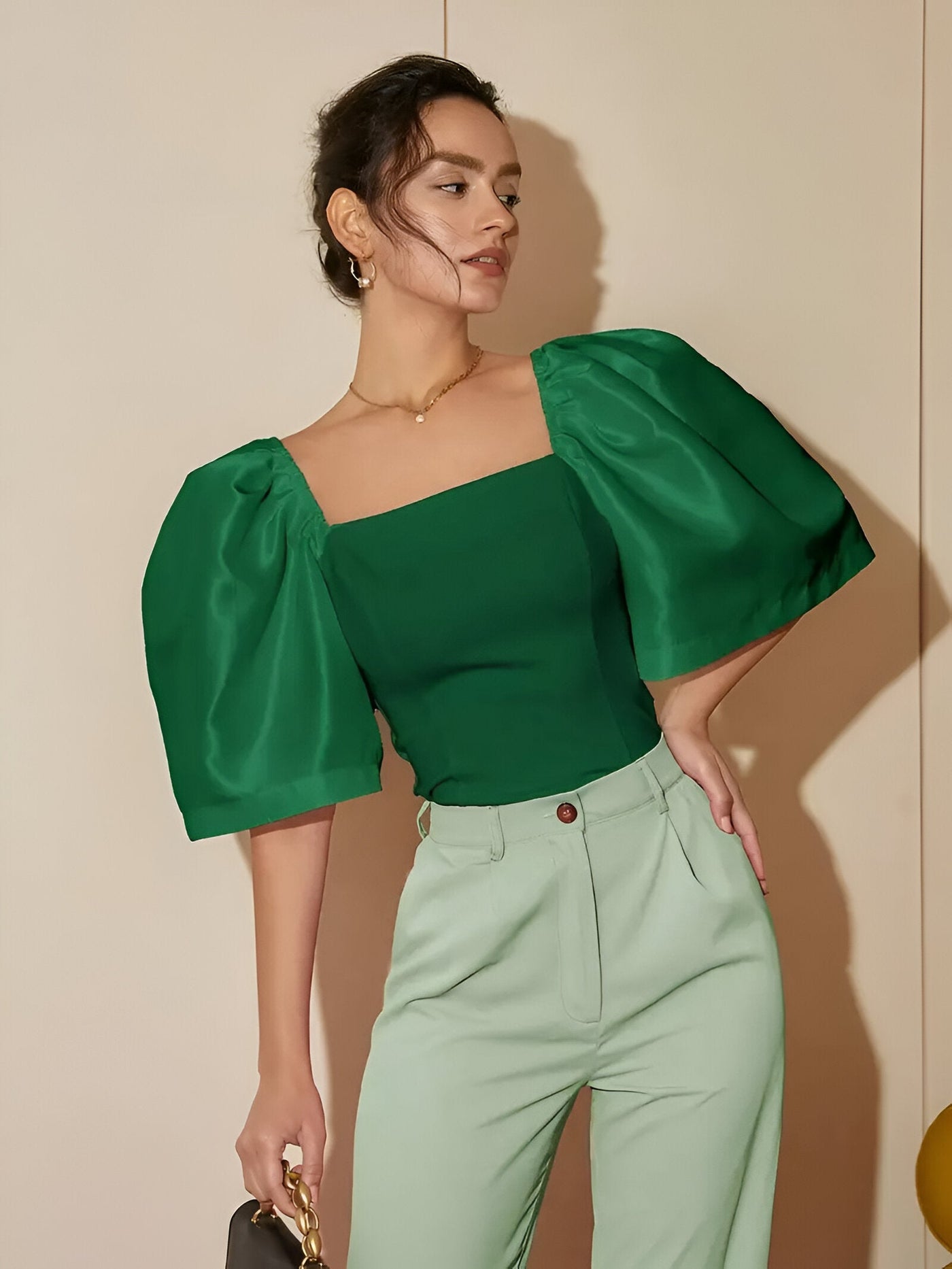 Renatta | Elegante Slim Bluse mit Quadrat-Ausschnitt