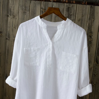 Nivela – die neue weiße v-ausschnitt-bluse für einen frischen frühlings-sommer-look