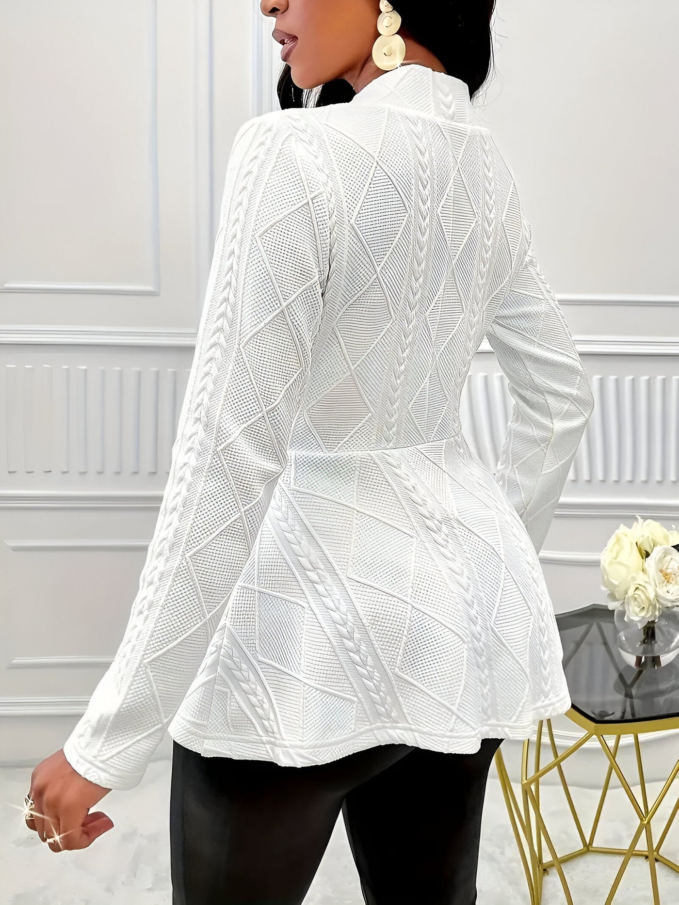 Bernita | Elegante Jacke mit Perlenknöpfen und V-Ausschnitt