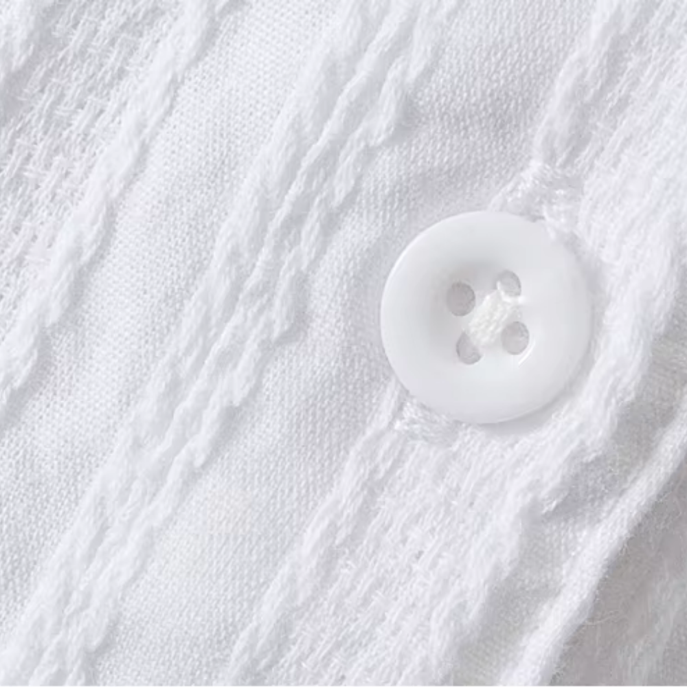 Nivela – die neue weiße v-ausschnitt-bluse für einen frischen frühlings-sommer-look