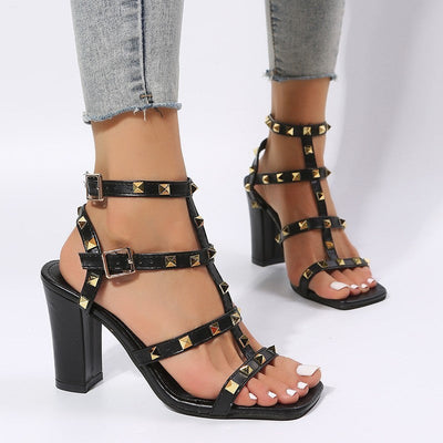 Kelly – Sandalen mit Nieten und Schnalle, Quadratischer Zeh, Hohe Absätze