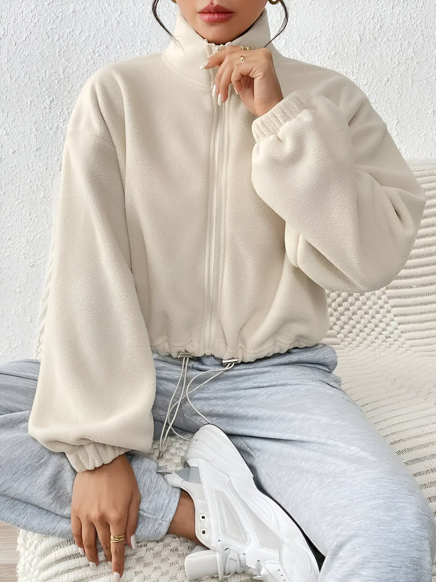 Petronille | Stylische Jacke mit Reißverschluss und Kordelzug am Saum