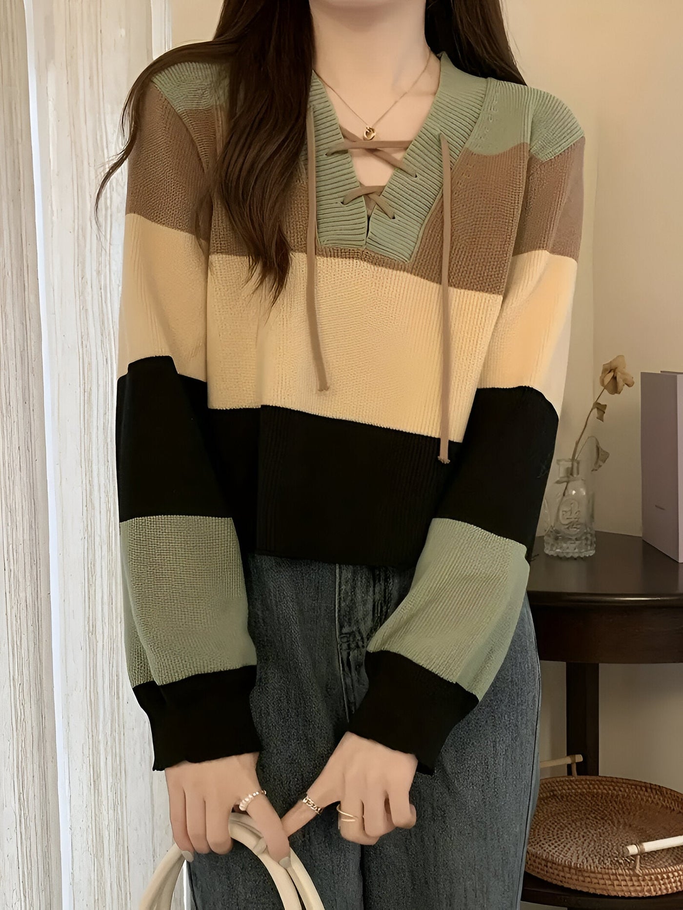 Rochelle | Strick-Perfektion – Schickes gestreiftes V-Ausschnitt-Pullover für Damen