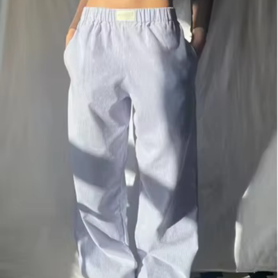 Dorys - Lässige & leichte, weit geschnittene Hose mit feinen Streifen