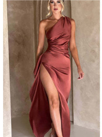 Sara – Sexy Ein-Schulter Rückenfreies Schlitzkleid Sommer Elegant Slim-fit Einfarbig Satin Kleid für Frauen