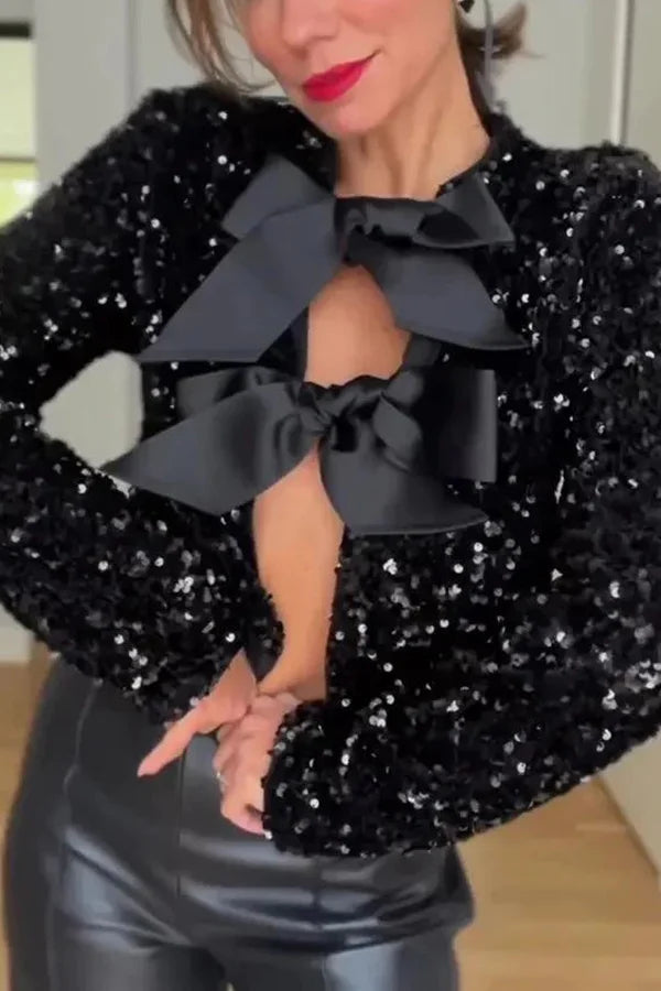 Leslie® | Zwei Möglichkeiten, eine Jacke mit Schleife und Pailletten vorne zu feiern