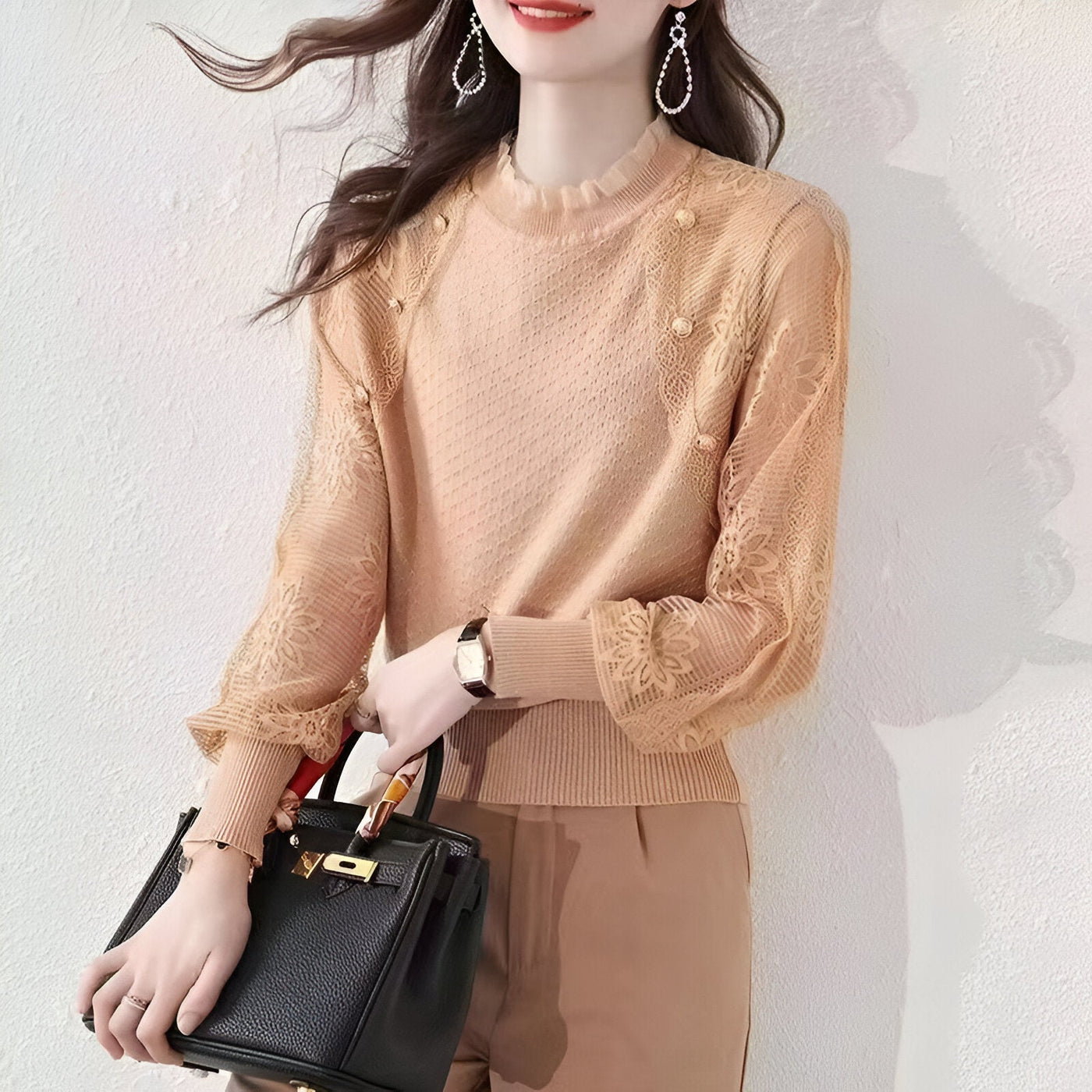 April | Strickpullover mit Spitzenärmeln