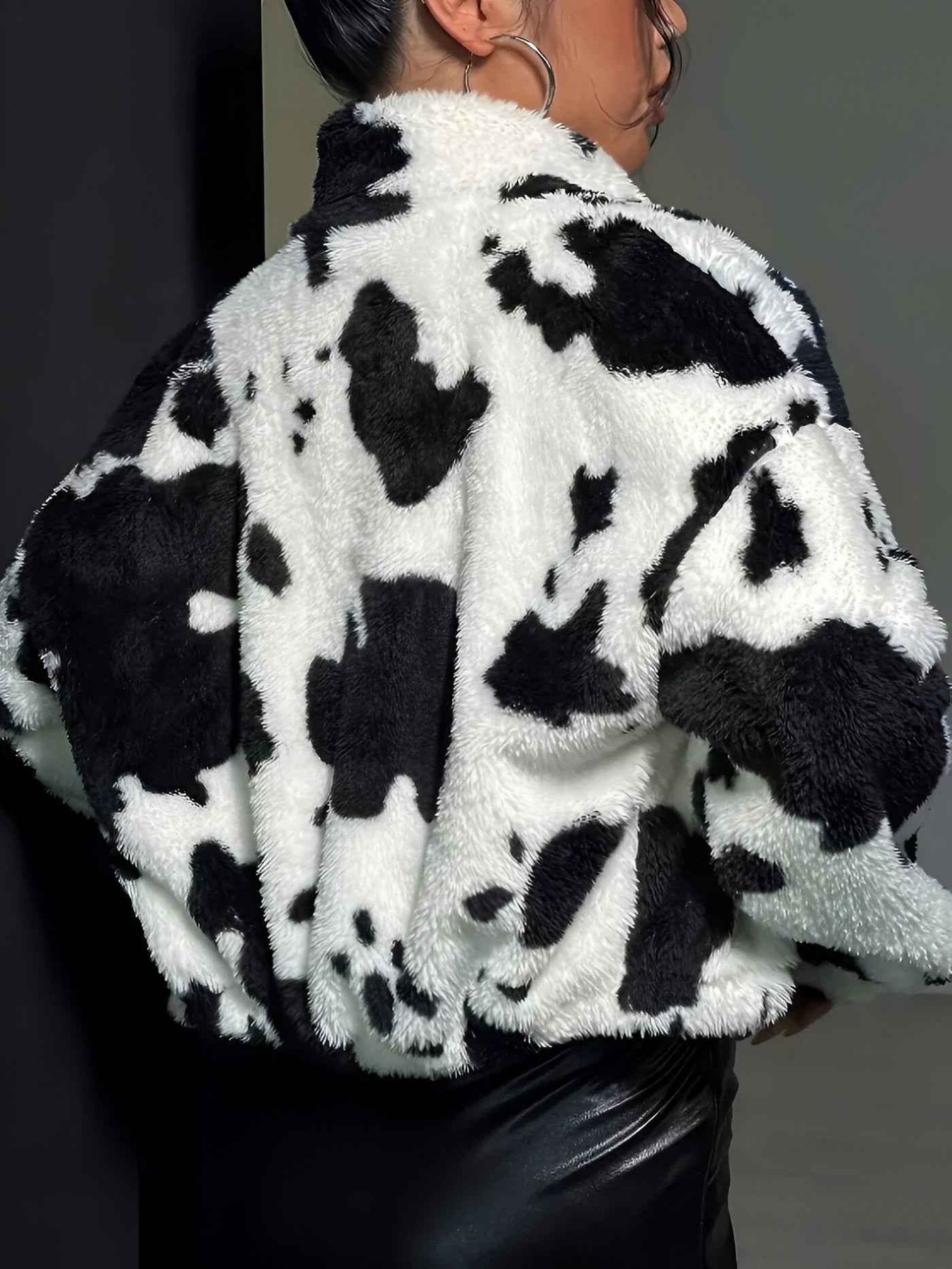Dalina | Kuschelige und stilvolle Kuhmuster-Jacke