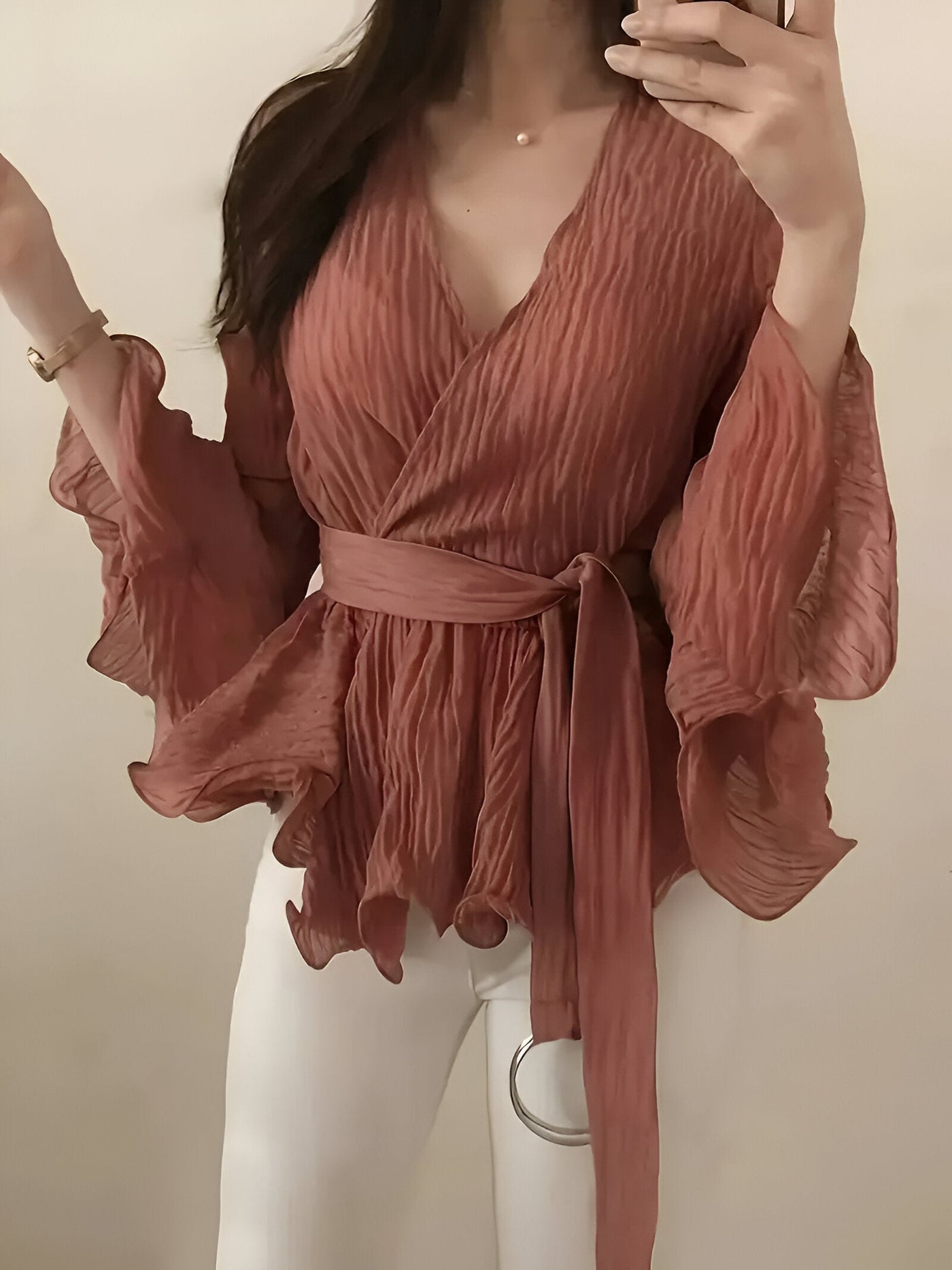 Mais | Elegante V-Ausschnitt-Bluse mit Schleife und Rüschen