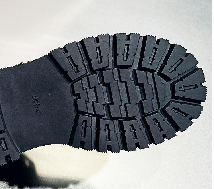 Tanya – Dicksohlige Damen Sockenstiefel im Martin-Stil