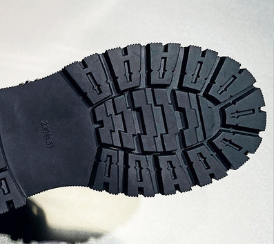 Tanya – Dicksohlige Damen Sockenstiefel im Martin-Stil