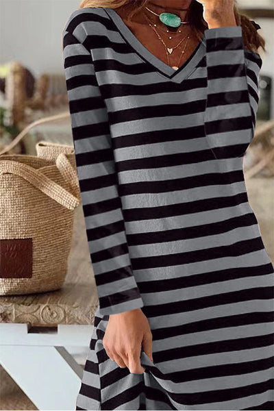 Jean® | Grau gestreiftes, lockeres, langärmliges Maxikleid mit Schlitz