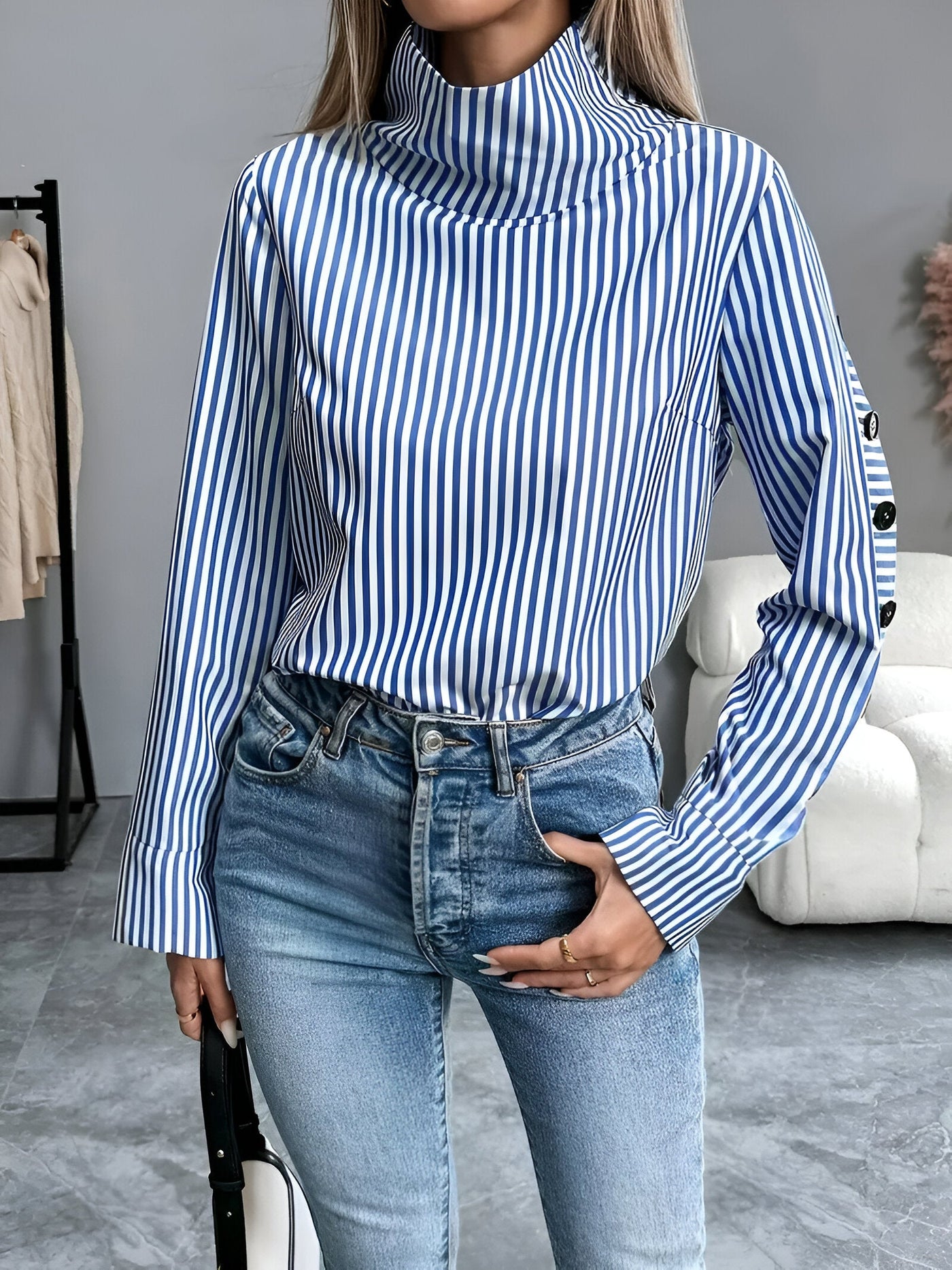 Rosemarie | Eleganter blau-weißer gestreifter Rollkragenpullover