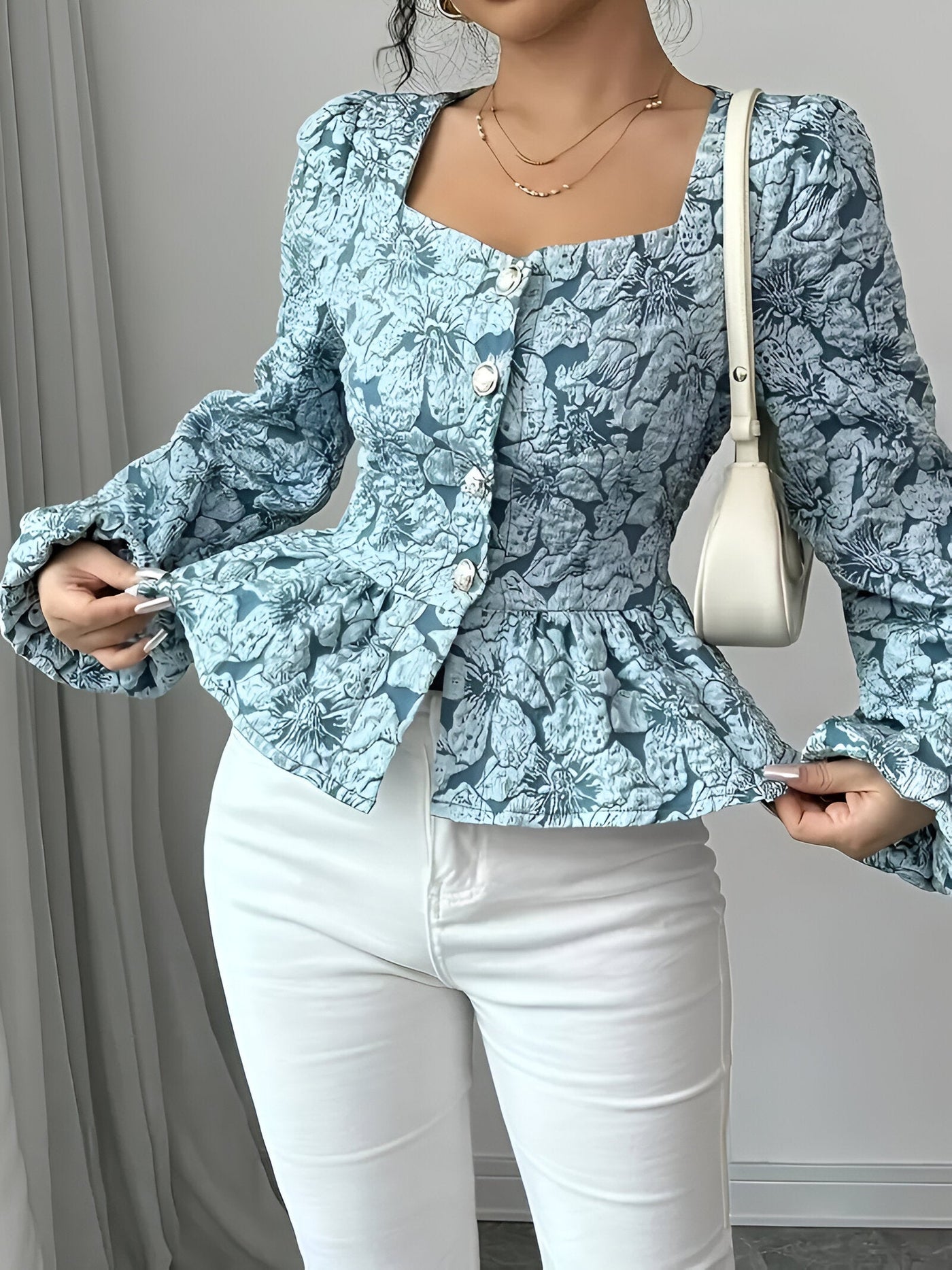 Lynleigh | Elegante Blumen-Jacquard-Bluse mit Herz-Ausschnitt