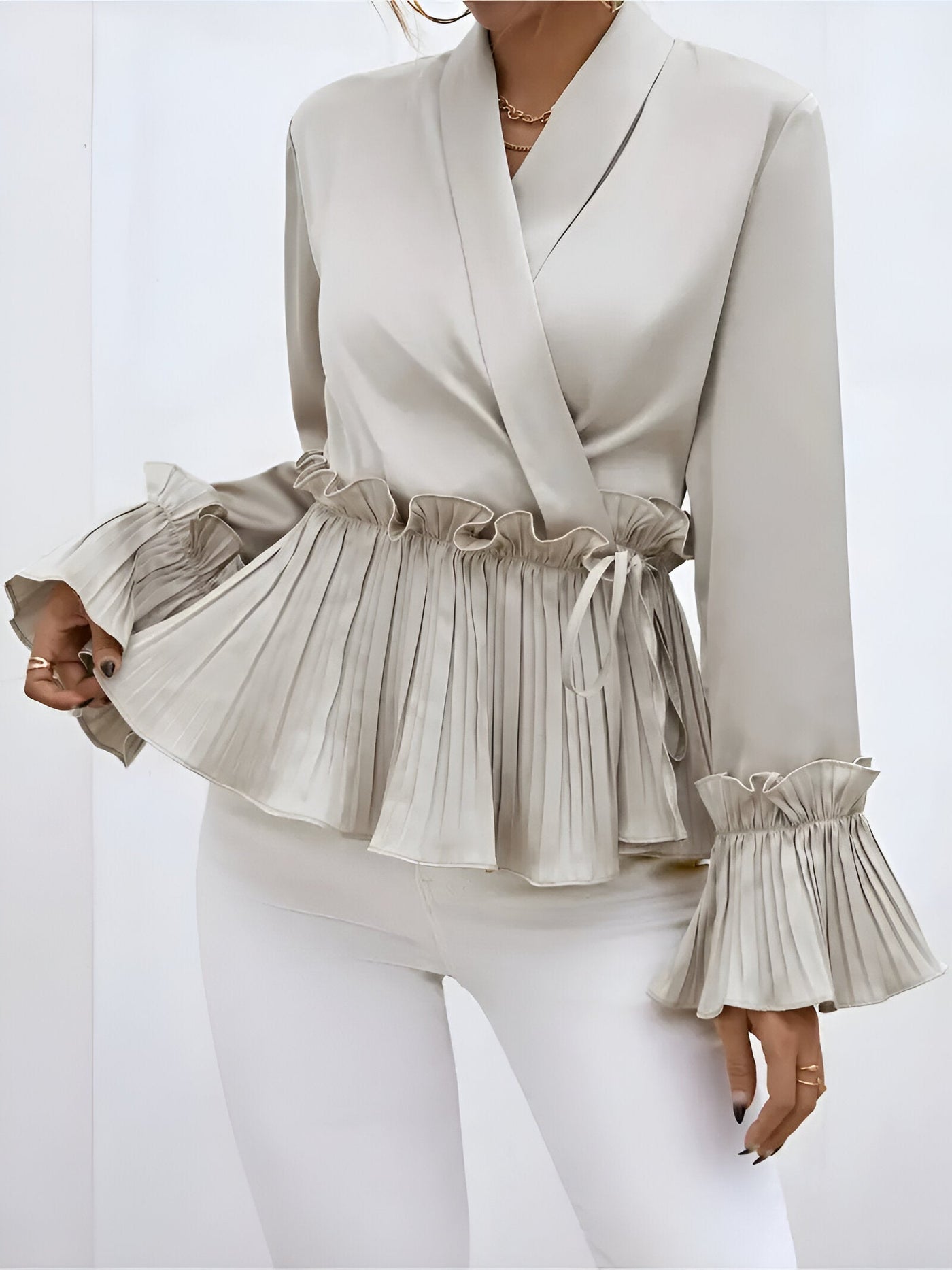 Orlanda | Elegantes V-Ausschnitt Bluse mit Faltendetail