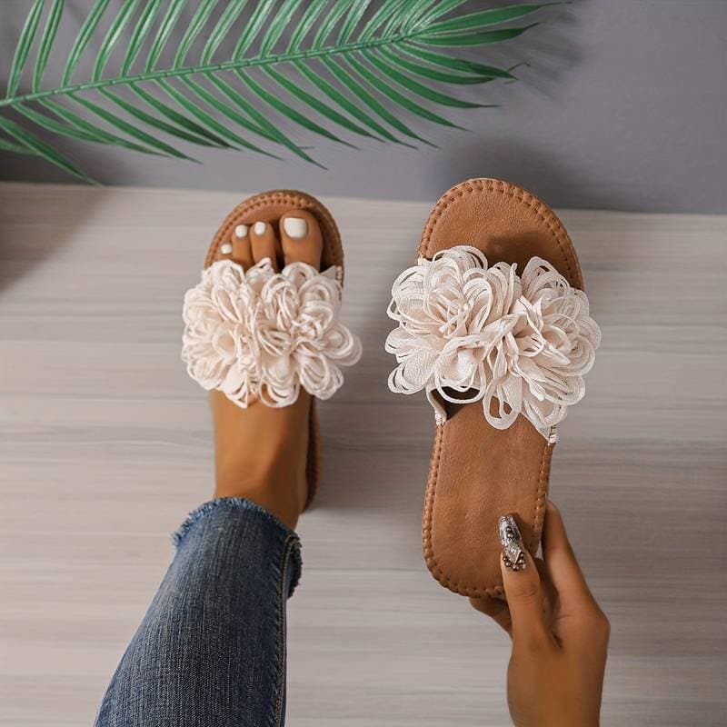 Sandalen mit flacher Sohle und Blumendetailsfür Frauen - Siryanna