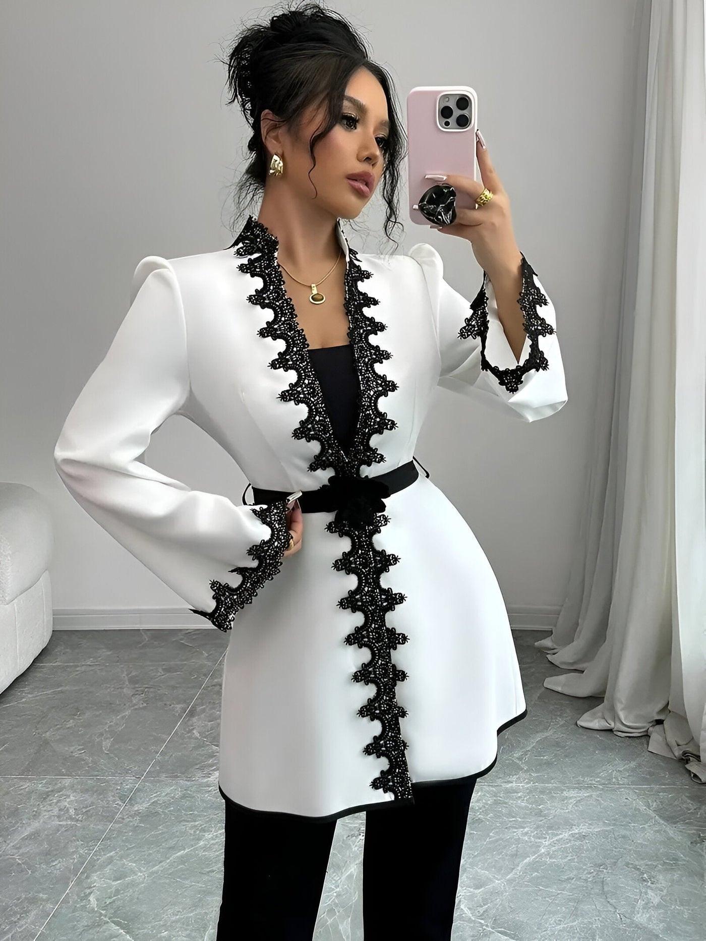 Carlee | Schicker Damenmantel mit einzigartigem Patchwork & 3D-Blumendetails