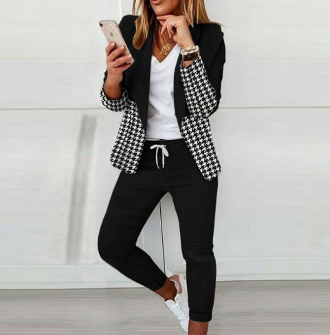 Sue – Eleganter Damenanzug mit Modernem Print