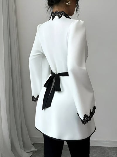 Carlee | Schicker Damenmantel mit einzigartigem Patchwork & 3D-Blumendetails