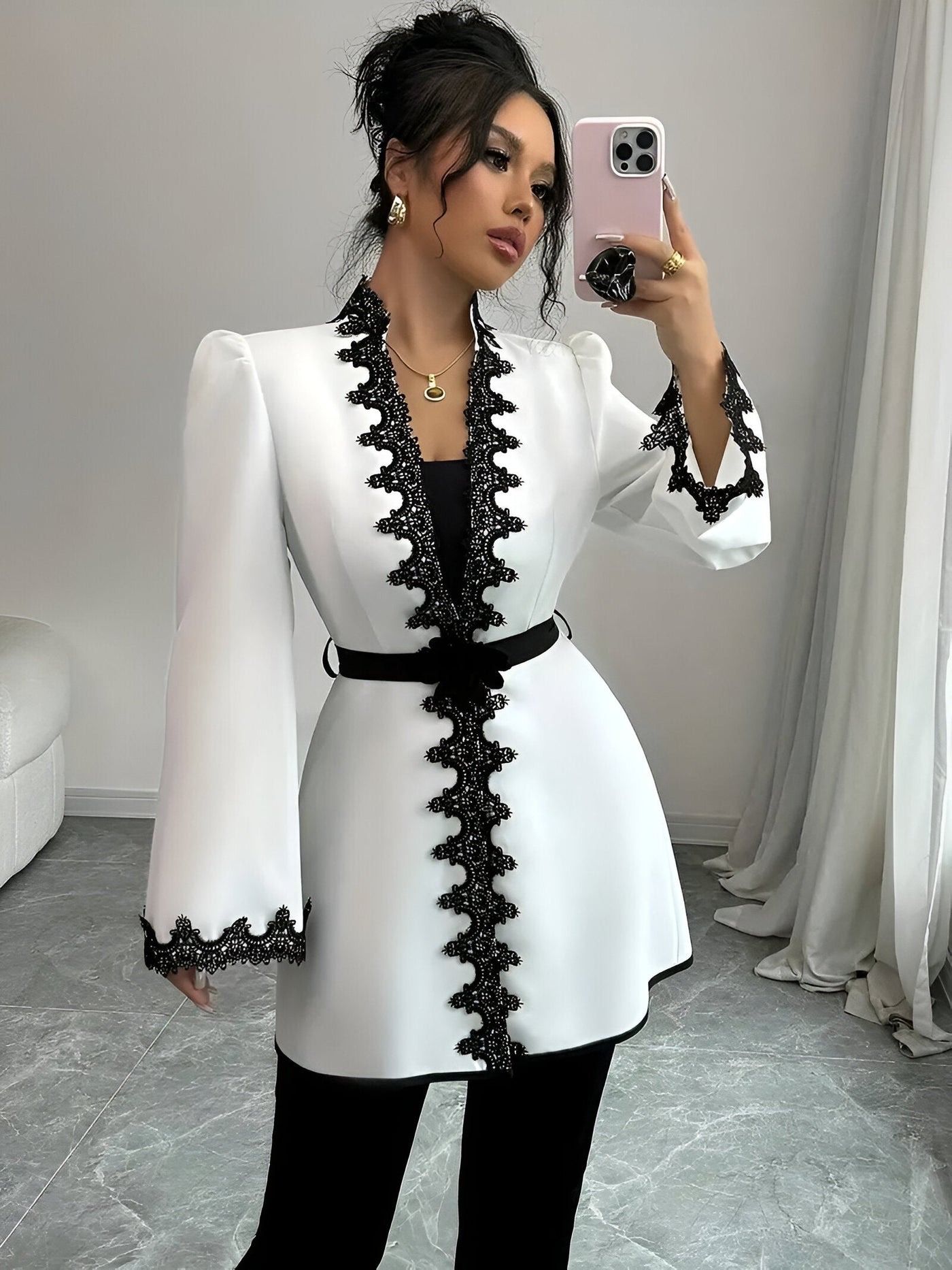 Carlee | Schicker Damenmantel mit einzigartigem Patchwork & 3D-Blumendetails