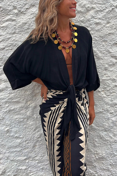 Amelia® | Summer Mood – Lockere Bluse aus Satin mit Bindeband vorne