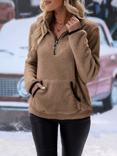 Weißer Fleece-Pullover mit Kontrastsaum – Lea