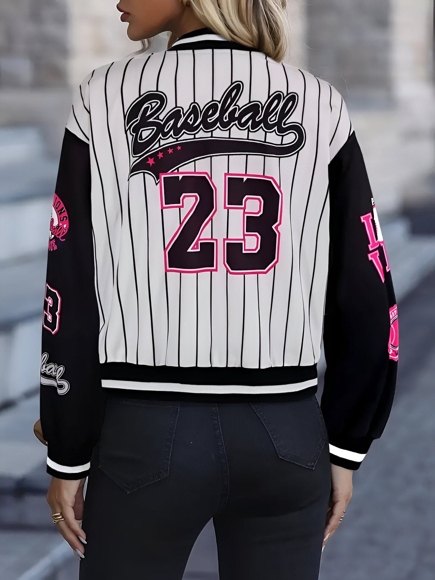 Lucinda | Damen Jacke mit Buchstabenprint und Druckknöpfen