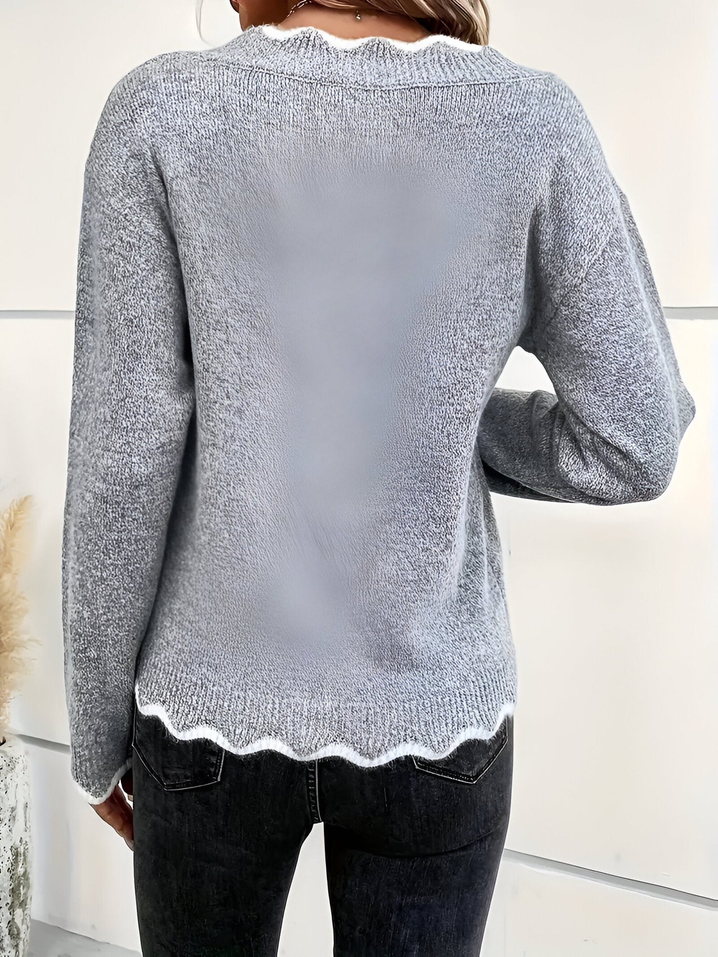 Allie | Lässiger Strickpullover mit Wellensaum