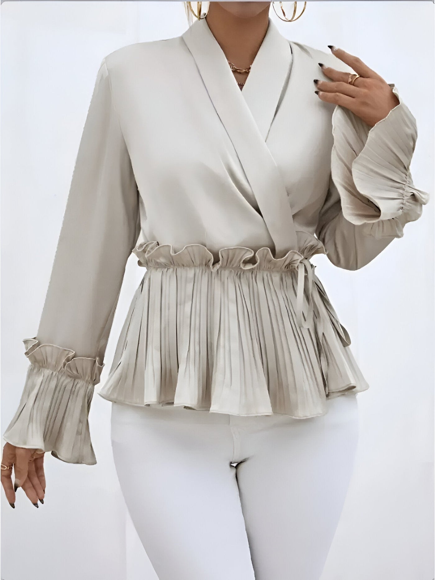 Orlanda | Elegantes V-Ausschnitt Bluse mit Faltendetail
