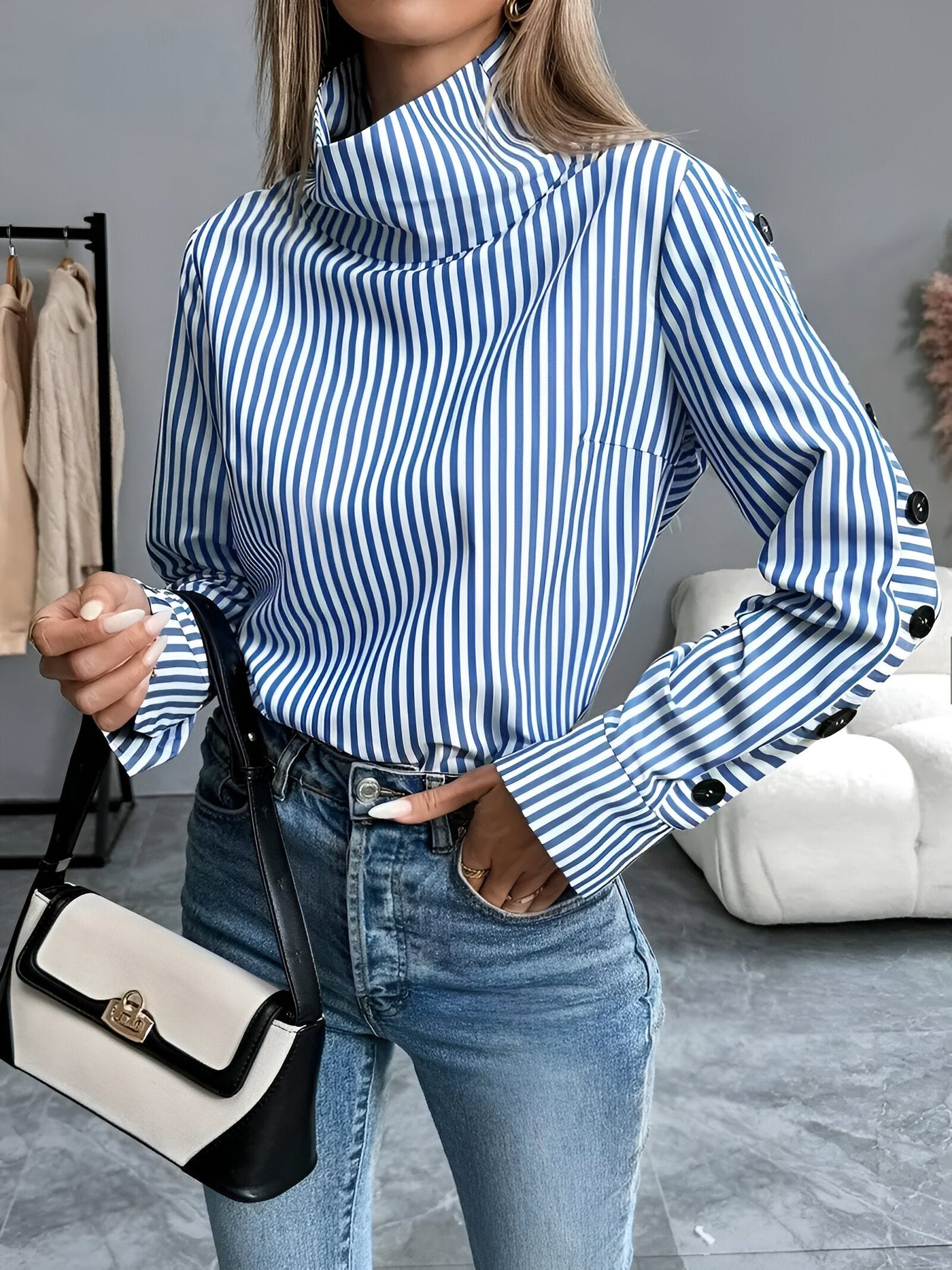 Rosemarie | Eleganter blau-weißer gestreifter Rollkragenpullover