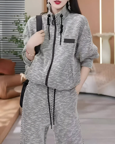 Adina | Müheloser Stil mit einem auffälligen Streifen-Design