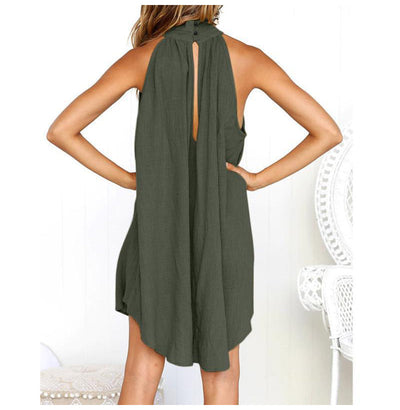 Rückenfreies halterneck-kleid mit high-low-saum