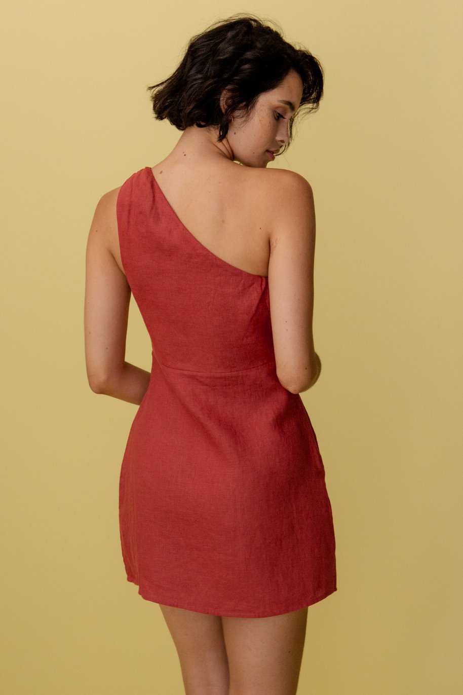 Mia - weißes one-shoulder-kleid