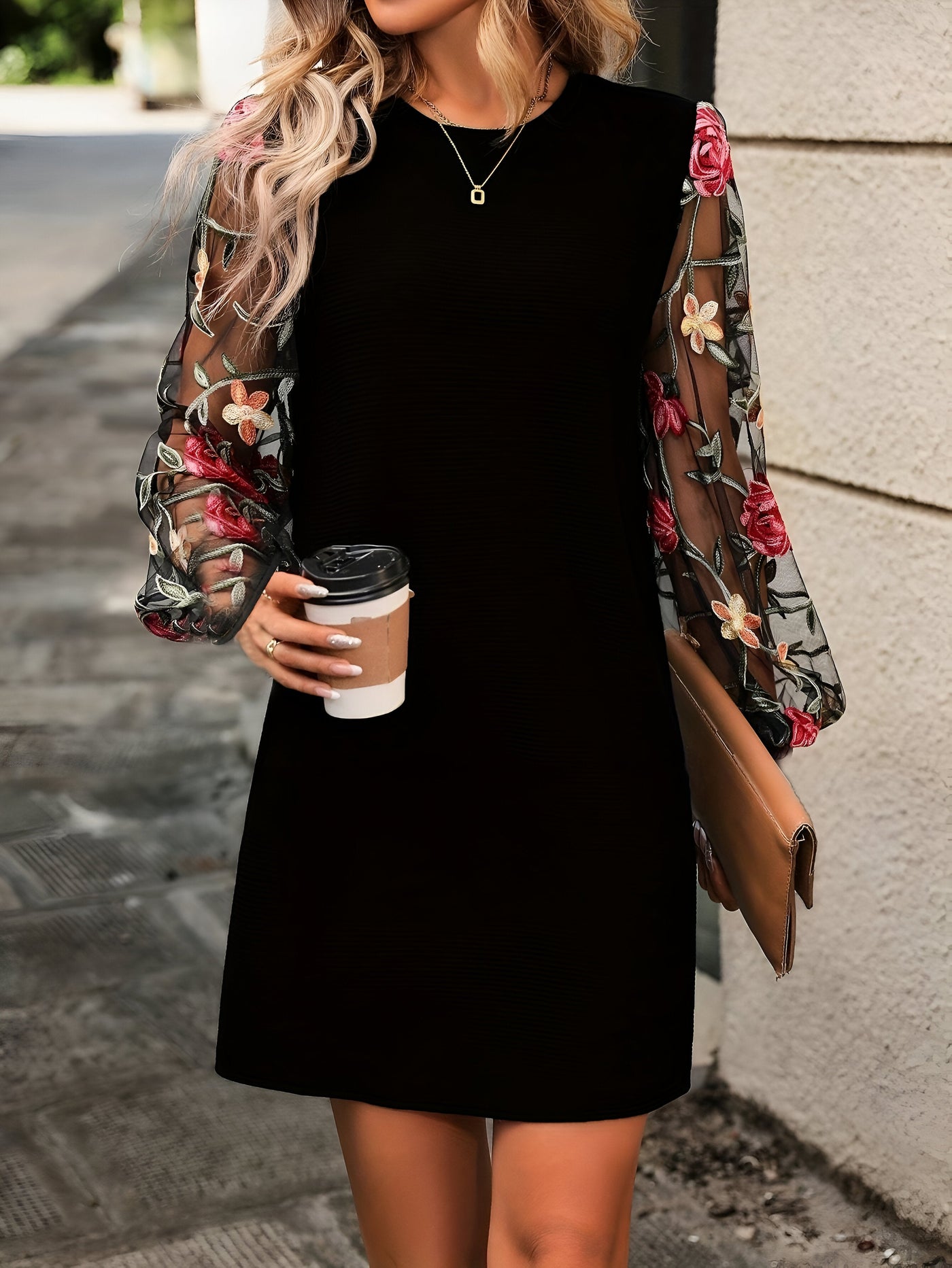 Amalie | Elegantes Patchwork-Spitzen- und Blumenstickerei-Schwarzes Kleid