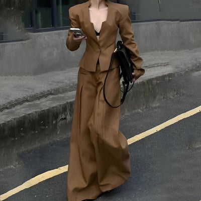 Yara | Stylisches Zwei-Teiliges Gestreiftes Anzug-Set