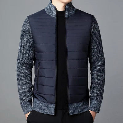 Herren-Steppstrickjacke mit strukturierten Ärmeln