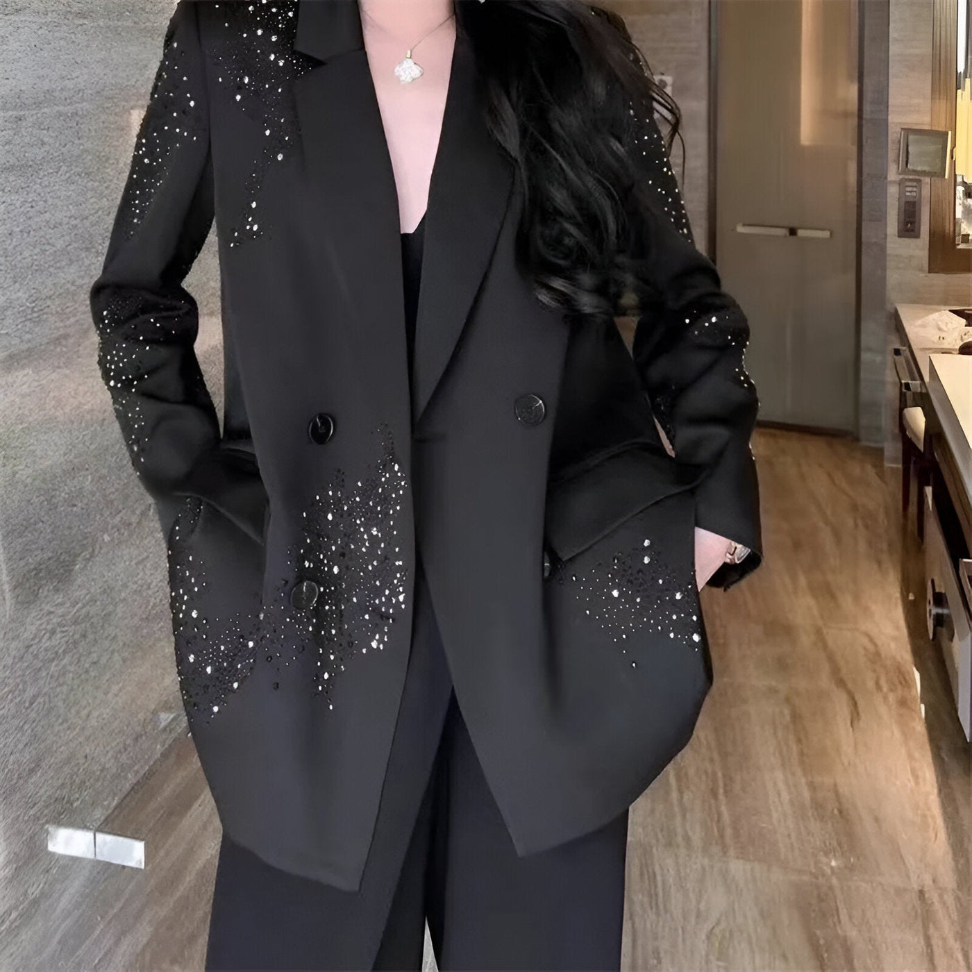 Olli | Funkelnde Eleganz – Strass Schwarzer Blazer