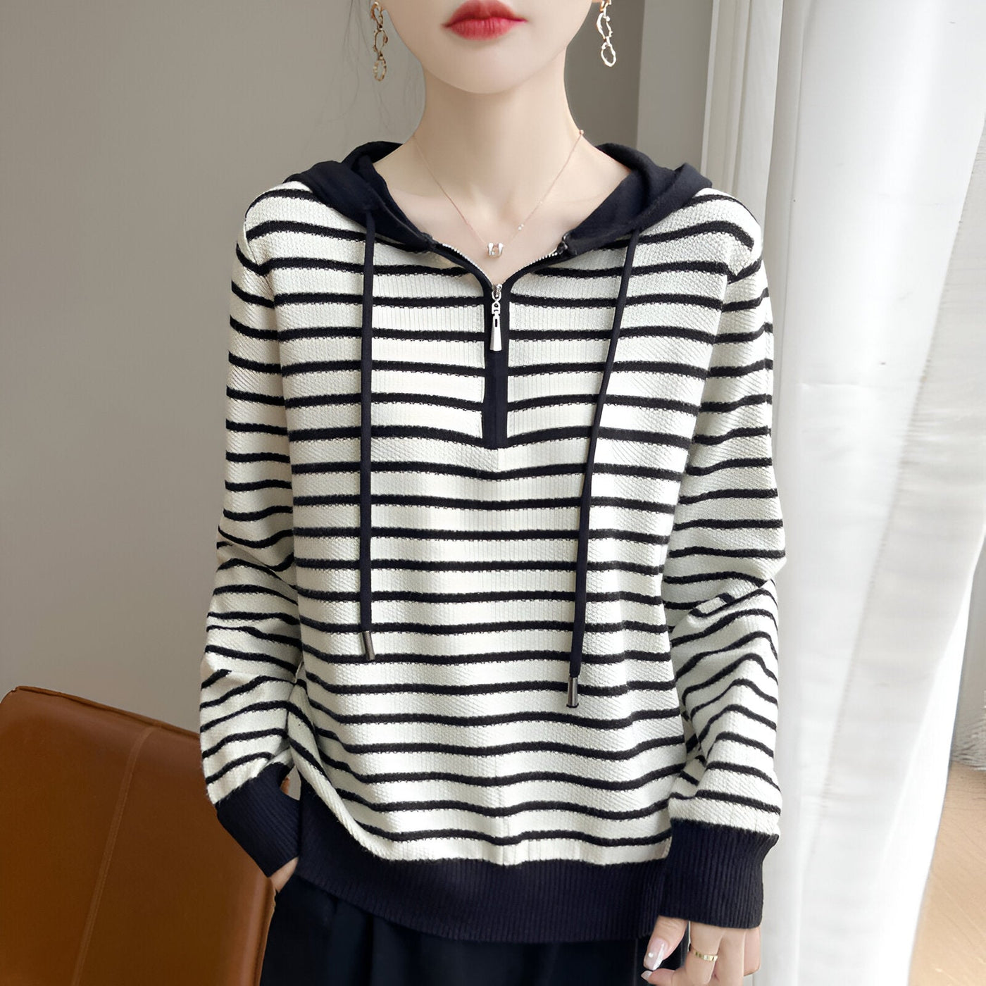 Annika | Gemütlicher und Schicker Gestreifter Strick-Cape-Pullover