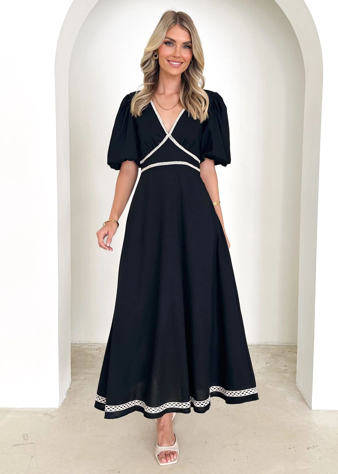 Festliches Damenkleid Mit V-Ausschnitt Und Puffärmeln – Oriana