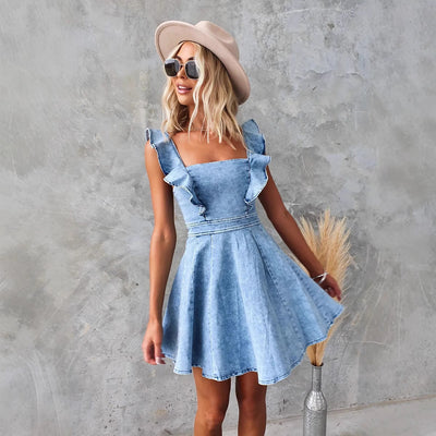 Nilla - Blaues Frauenkleid mit quadratischem Ausschnitt und gerafften Ärmeln