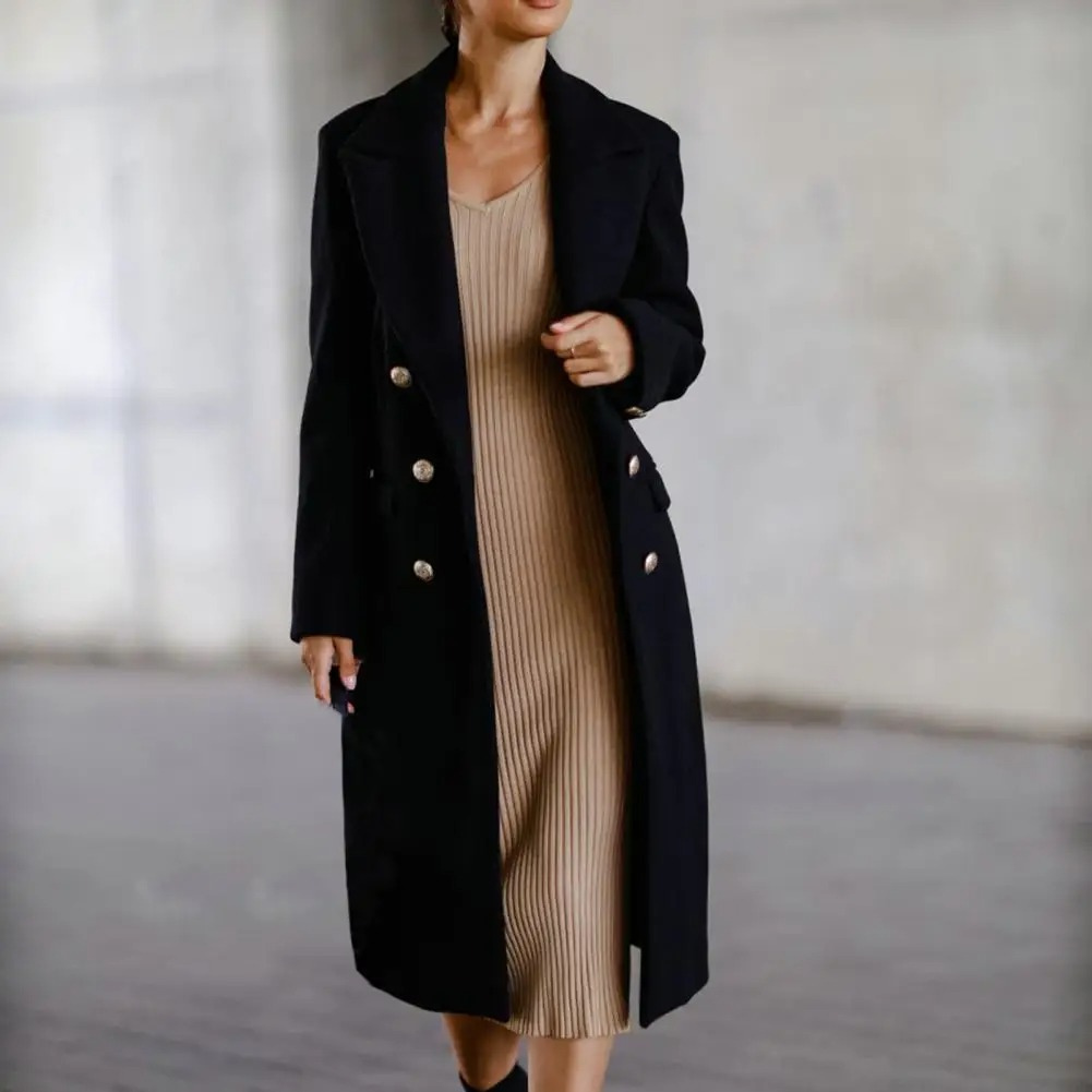 Eleganter Damenmantel - Figurbetont mit Taschen und Knöpfen
