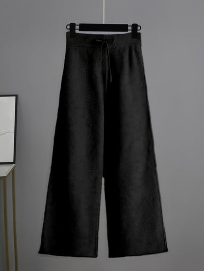 Kuscheliger Damen-Strickpullover mit weiter Jogginghose für kalte Tage