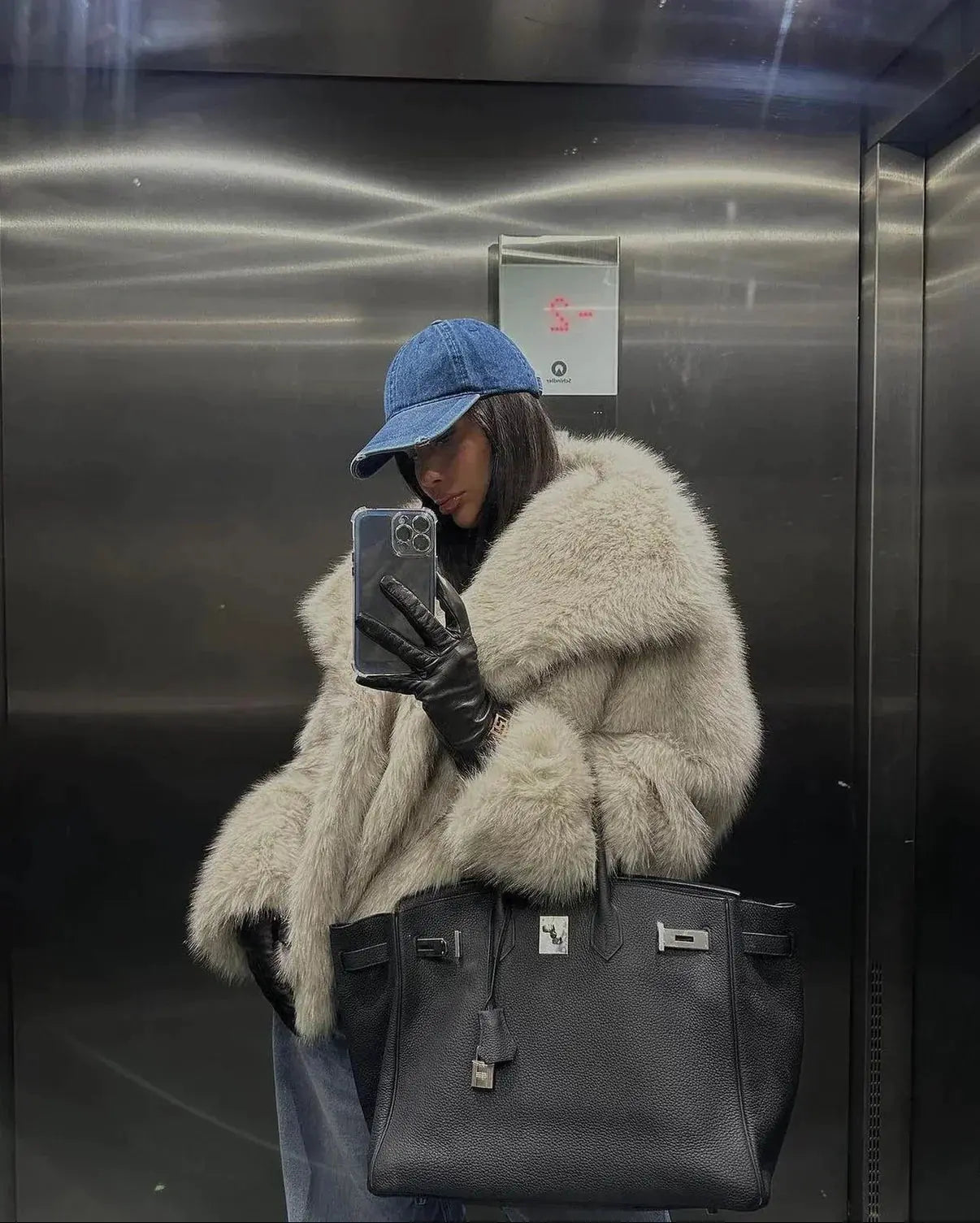 Lichtbeiger Kuscheliger Mantel aus Kunstfell – Livia