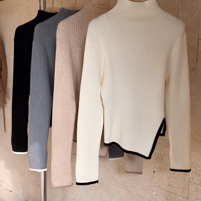 Désirée | Rollkragenpullover für Frauen mit langen, ausgestellten Ärmeln
